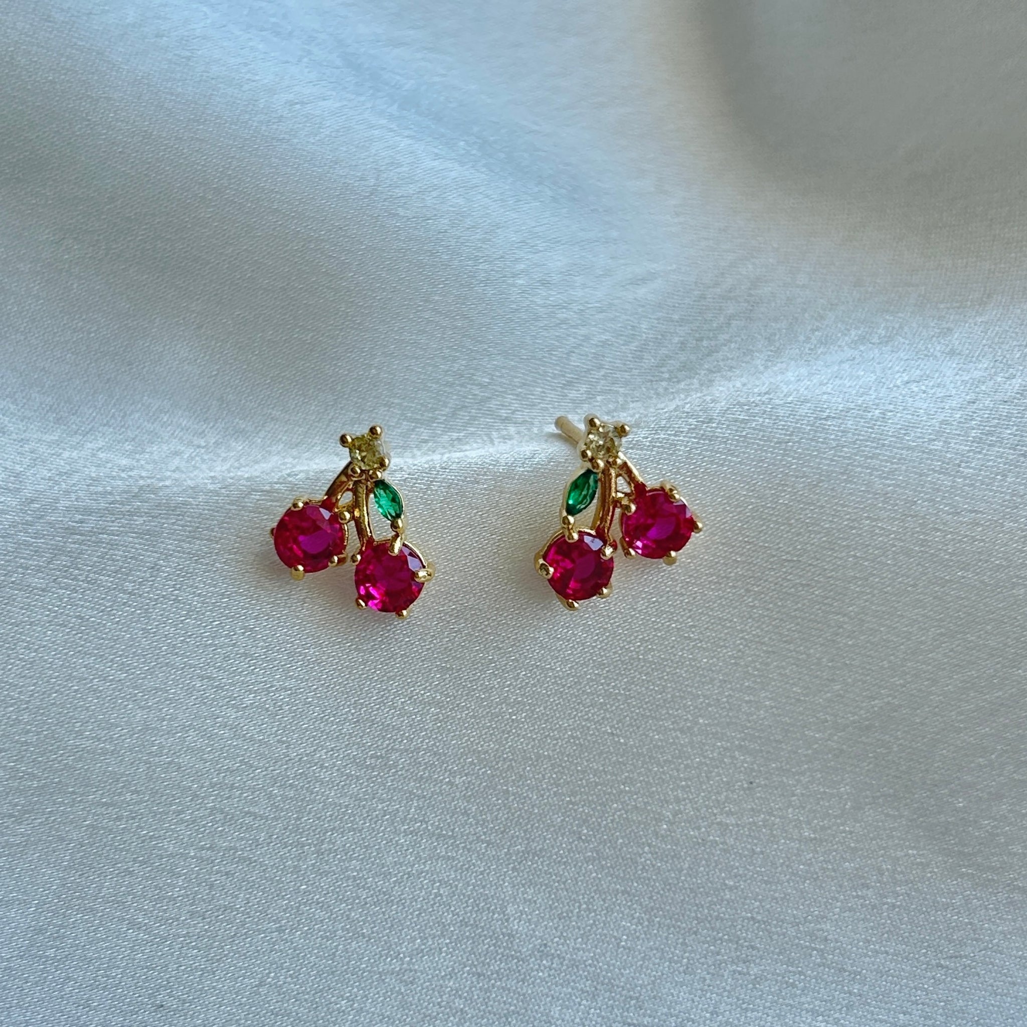 Cherry Studs (pieza)